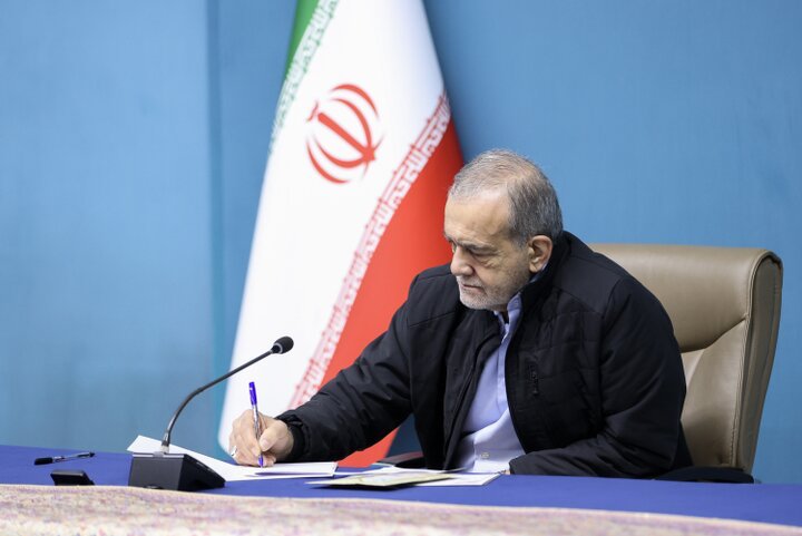 دستور پزشکیان به نهادهای اجرایی: دورکاری و برگزاری «روز بدون خودرو» الزامی است